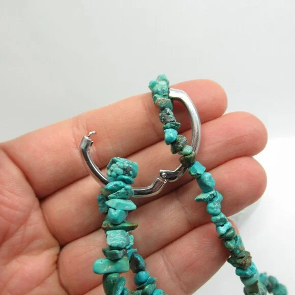 Turquoise gemstone chip necklace - Picture 5 of 9